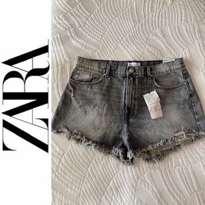 ZARA Mid-rise Frayed gray jean shorts SZ 14. NWT